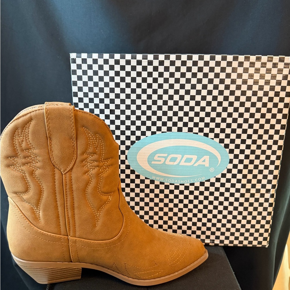 Soda Riggins-S Color Tan size 8. BNIB.